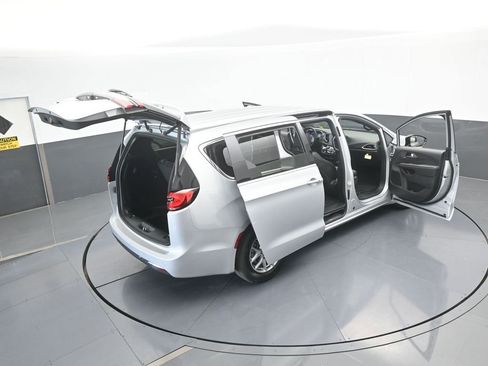 New 2026 Chrysler Pacifica Select image 66