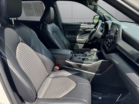 Certified 2021 Toyota Highlander XSE AWD/4WD image 17