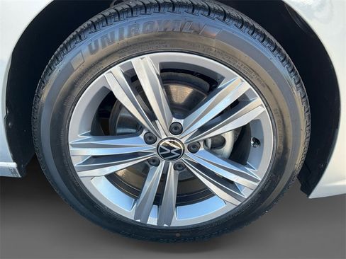 Used 2024 Volkswagen Jetta SE image 15