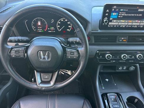 Used 2024 Honda Pilot TrailSport image 31