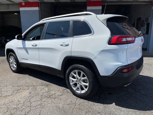 Used 2017 Jeep Cherokee Latitude w/ True North Edition AWD/4WD image 3