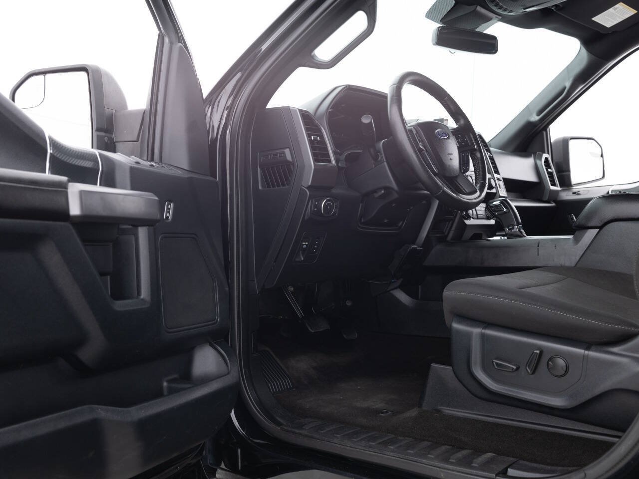 Used 2019 Ford F150 XLT w/ Equipment Group 302A Luxury AWD/4WD image 28