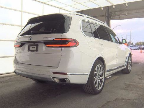 Used 2025 BMW X7 xDrive40i AWD/4WD image 3