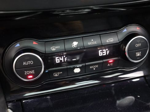 Used 2018 INFINITI QX30 Premium w/ Navigation Package FWD image 18