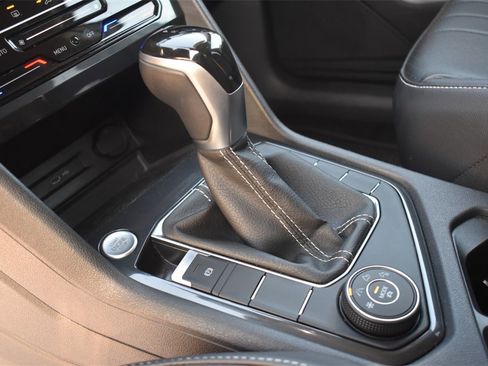 Used 2022 Volkswagen Tiguan SE image 27