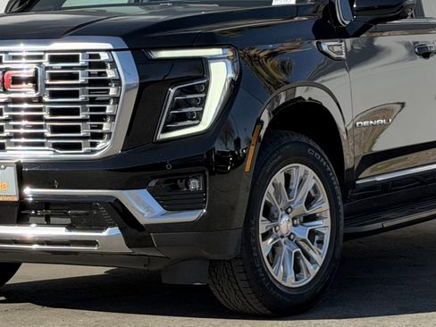 Used 2025 GMC Yukon XL Denali image 4
