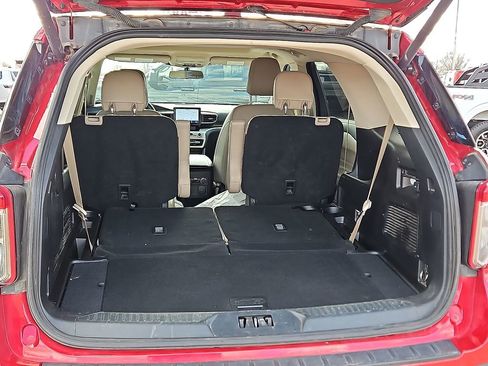 Used 2021 Ford Explorer XLT w/ Equipment Group 202A image 6