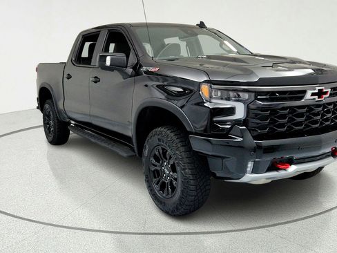 Used 2025 Chevrolet Silverado 1500 ZR2 w/ Technology Package AWD/4WD image 7