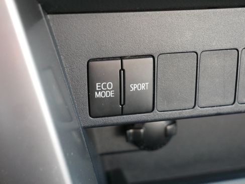 Used 2017 Toyota RAV4 XLE w/ Premium Special Value Package AWD/4WD image 28