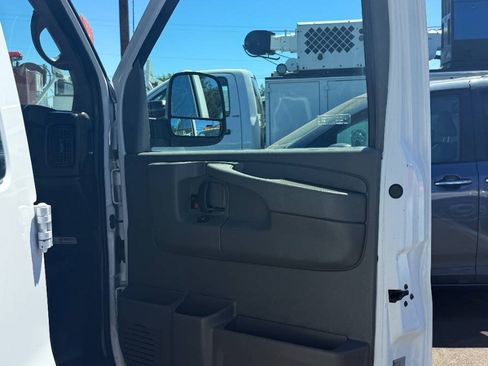 Used 2014 Chevrolet Express 2500 RWD image 13
