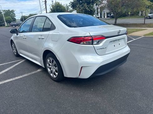 Used 2025 Toyota Corolla LE FWD image 5