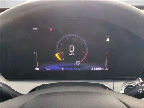 Used 2025 Chevrolet Trax LT image 11