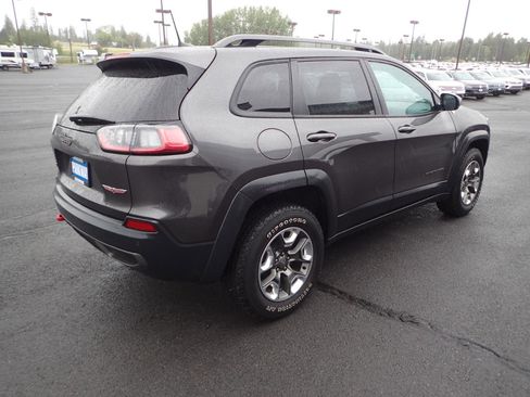 Used 2019 Jeep Cherokee Trailhawk AWD/4WD image 5