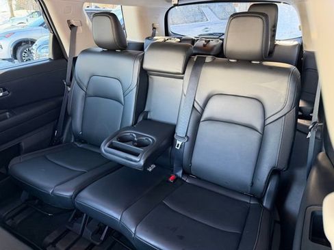 Used 2023 Nissan Pathfinder SL w/ Black Appearance Package image 23