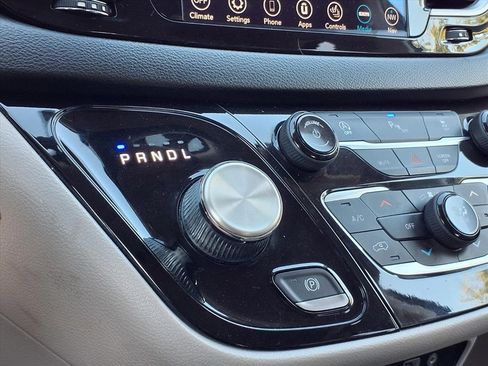 Used 2020 Chrysler Pacifica Touring-L Plus image 14