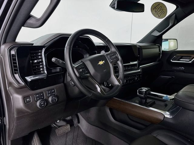 Used 2024 Chevrolet Silverado 1500 High Country AWD/4WD image 9
