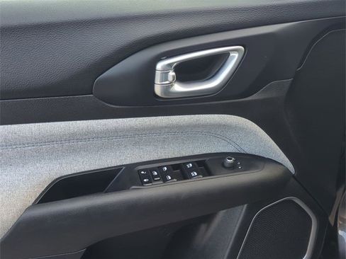 Certified 2024 Jeep Compass Latitude image 13