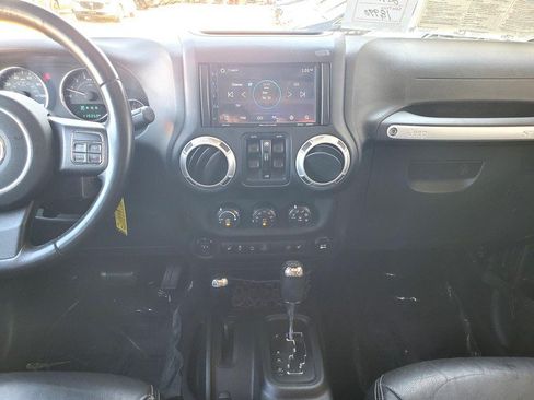Used 2017 Jeep Wrangler Unlimited Sahara w/ Dual Top Group AWD/4WD image 10