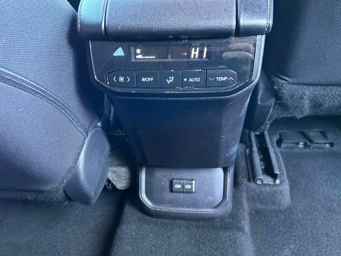 Used 2024 Toyota Highlander LE AWD/4WD image 18