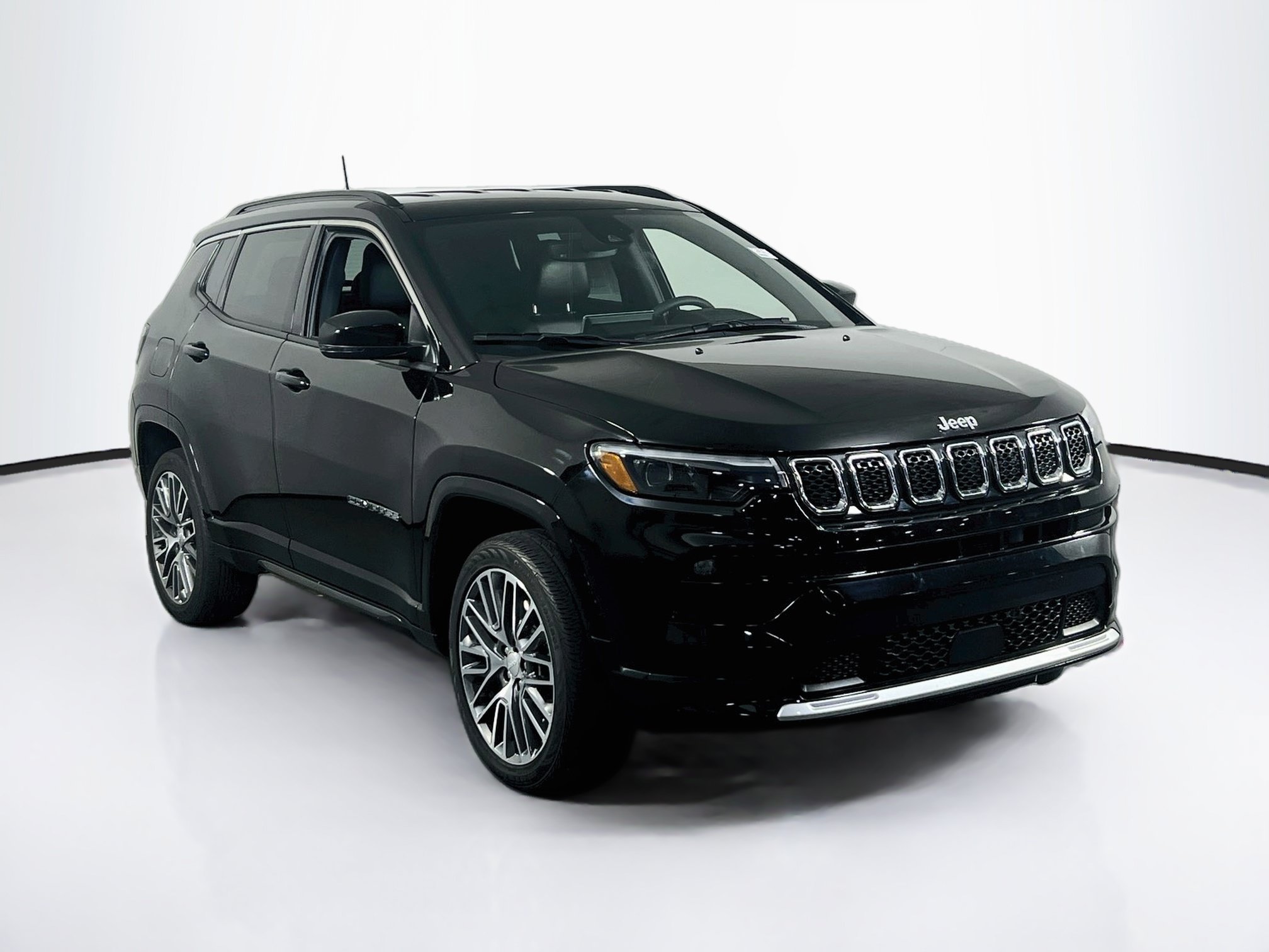 Used 2023 Jeep Compass Limited w/ Elite Group AWD/4WD image 3