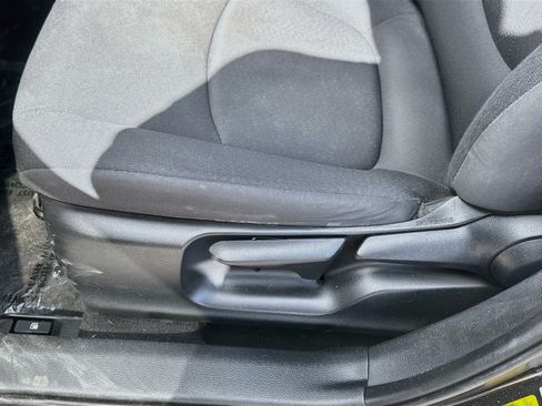 Used 2022 Toyota Corolla LE FWD image 17