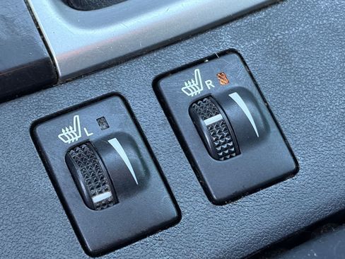 Used 2017 Toyota Highlander SE w/ Carpet Mat Package FWD image 26
