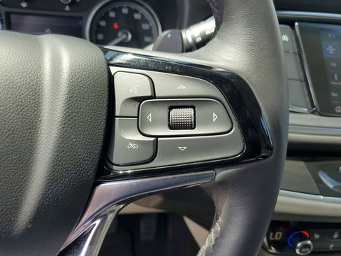 Used 2023 Buick Enclave Essence image 18