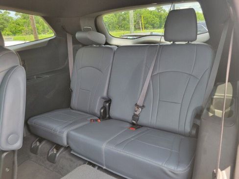 Used 2024 Buick Enclave Premium image 34