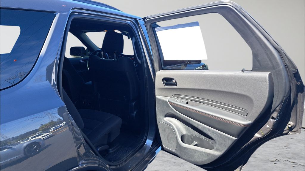 Used 2025 Dodge Durango GT w/ Blacktop Package AWD/4WD image 13