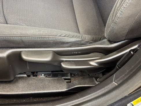 Used 2017 Chevrolet Cruze LT FWD image 12