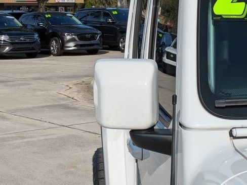 Used 2020 Jeep Wrangler Unlimited Sahara image 10