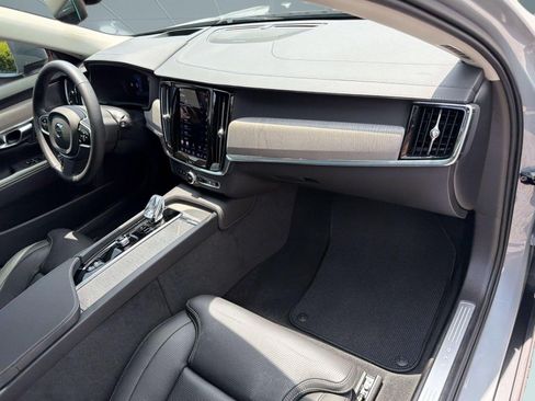 Certified 2025 Volvo V90 B6 Cross Country Ultra AWD/4WD image 31