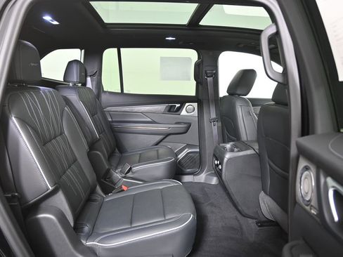 Used 2025 Buick Enclave Avenir image 15