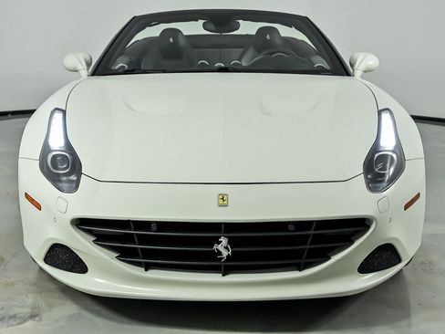 Used 2016 Ferrari California T RWD image 5
