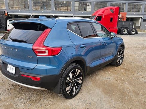 Certified 2025 Volvo XC40 B5 Ultra w/ Climate Package image 4