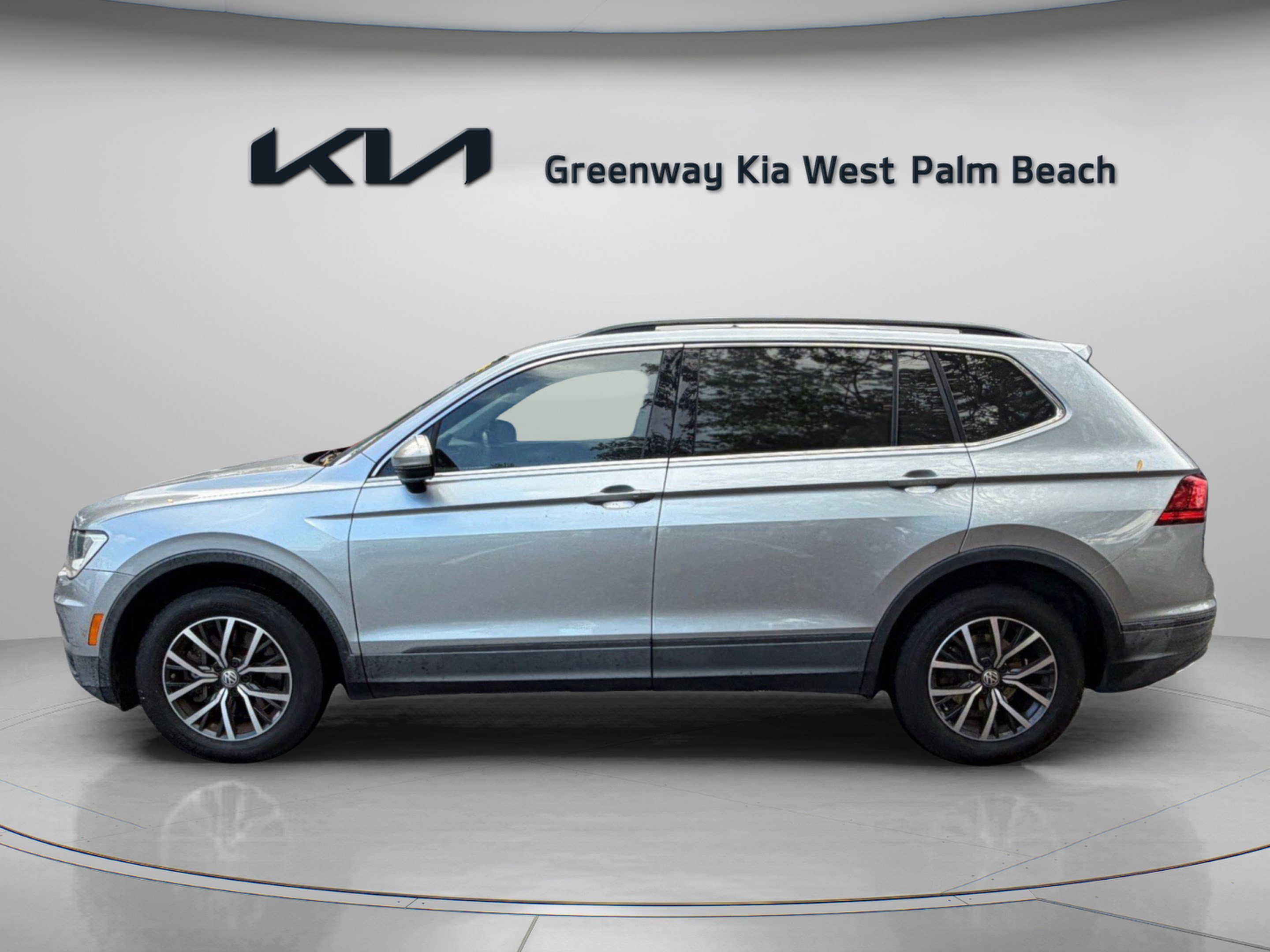 Used 2019 Volkswagen Tiguan SE FWD image 4