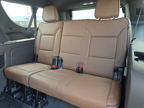 New 2026 Chevrolet Suburban High Country RWD image 12