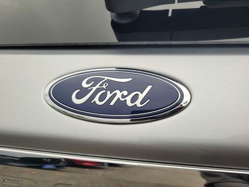 Certified 2022 Ford Explorer XLT w/ Equipment Group 202A image 7