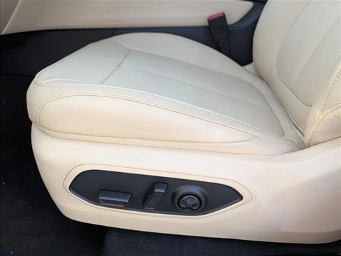 New 2025 Jeep Grand Cherokee Limited image 10