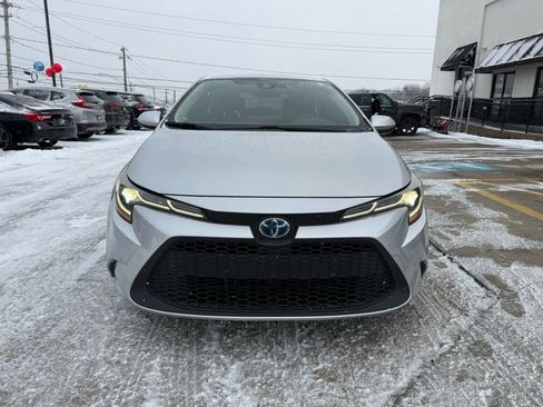 Used 2020 Toyota Corolla LE image 2