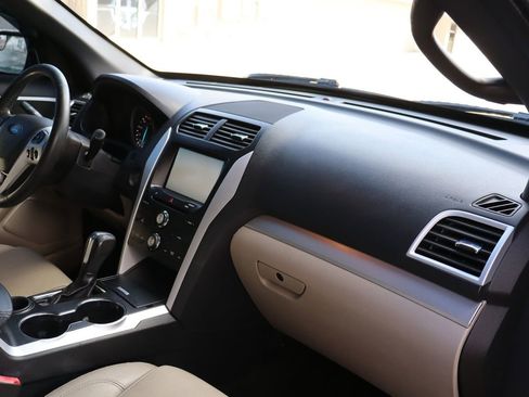 Used 2015 Ford Explorer XLT w/ Equipment Group 202A image 17