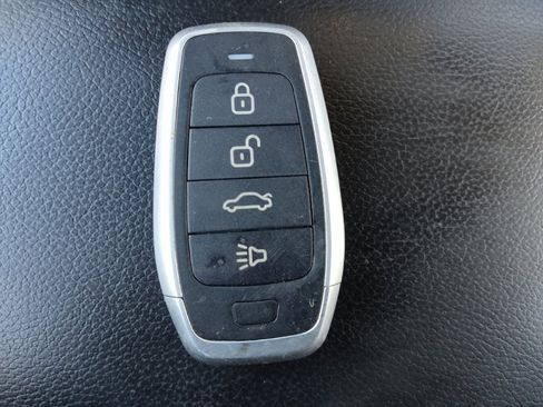 Used 2018 Chevrolet Cruze LT w/ Convenience Package image 32