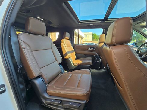 Used 2021 Chevrolet Suburban High Country image 15