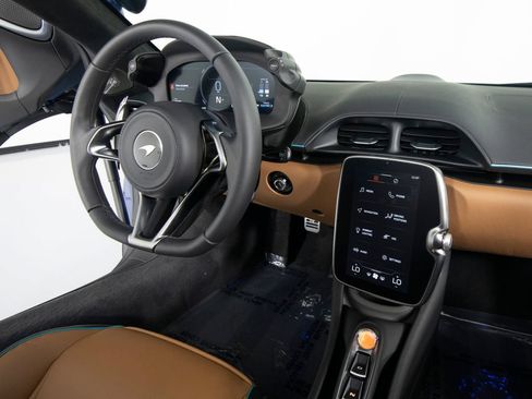 Used 2026 McLaren Artura Spider RWD image 24