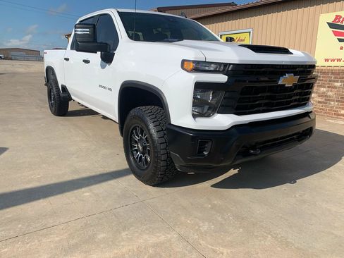 Used 2024 Chevrolet Silverado 2500 W/T AWD/4WD image 1