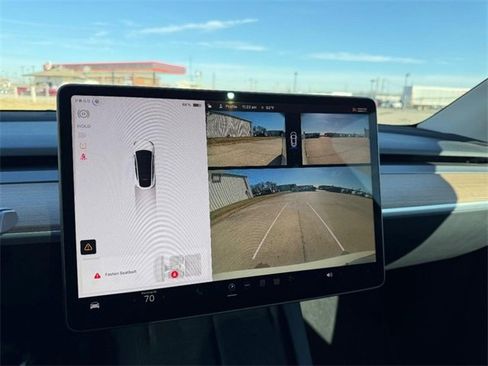 Used 2023 Tesla Model Y Long Range image 19