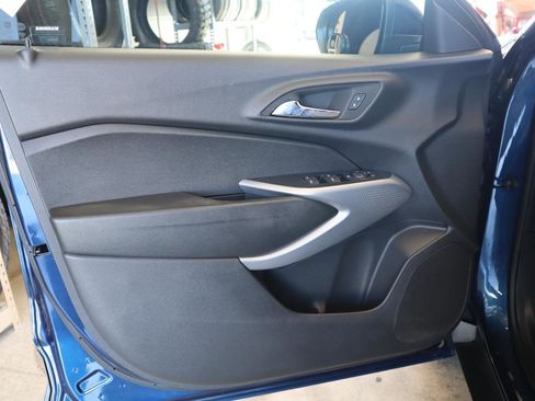 Used 2024 Chevrolet Trax LS w/ LS Convenience Package image 11