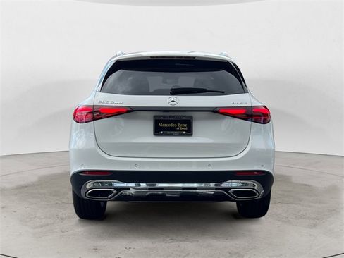 Used 2025 Mercedes-Benz GLC 300 4MATIC image 4