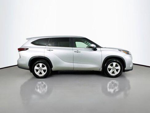Certified 2024 Toyota Highlander LE AWD/4WD image 8