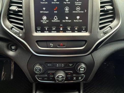 Used 2019 Jeep Cherokee Trailhawk w/ Comfort/Convenience Group AWD/4WD image 36